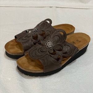 Naot Sandy Sandle in Brown Leather, size 37.